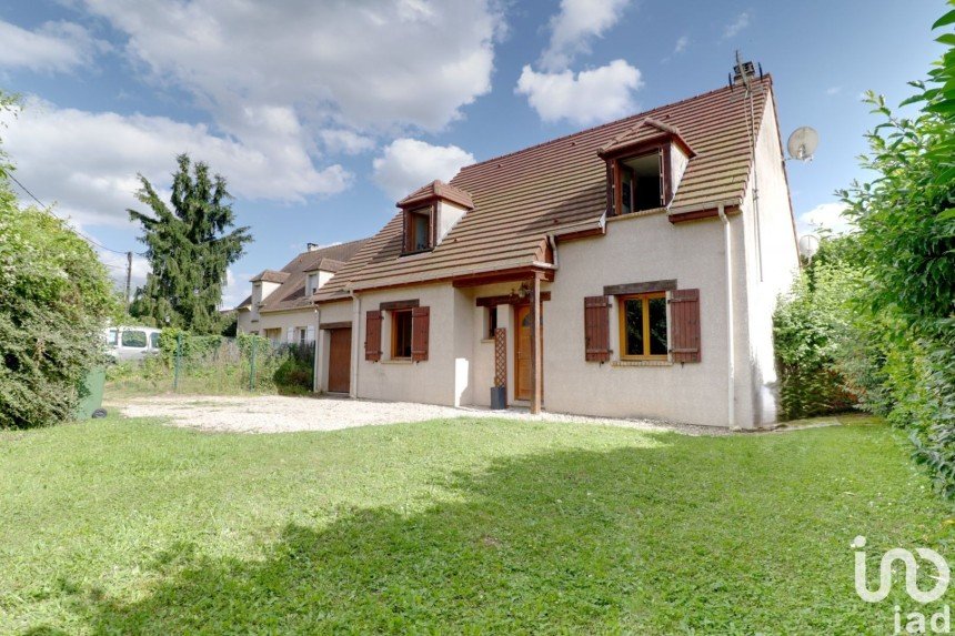 Maison traditionnelle 5 pièces de 137 m² à Dammartin-sur-Tigeaux (77163)