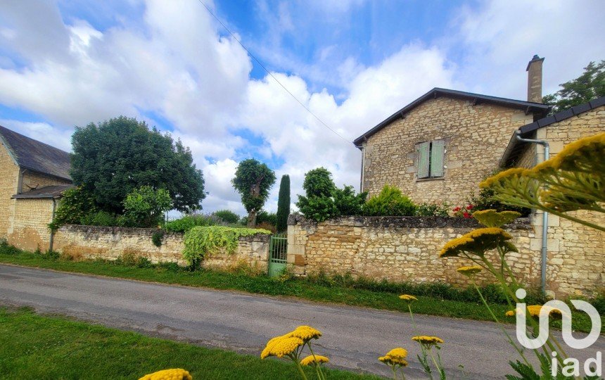 Country house 7 rooms of 196 m² in Lencloître (86140)