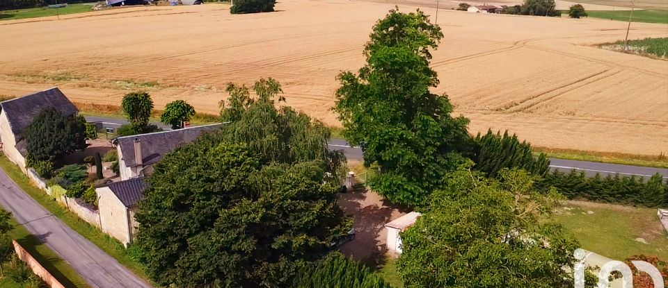 Maison de campagne 7 pièces de 196 m² à Savigny-sous-Faye (86140)