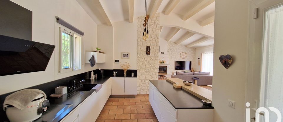 Traditional house 7 rooms of 217 m² in Tourrettes-sur-Loup (06140)