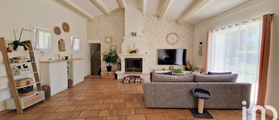 Traditional house 7 rooms of 217 m² in Tourrettes-sur-Loup (06140)