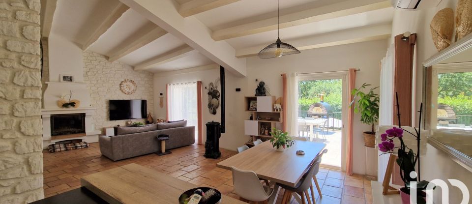 Traditional house 7 rooms of 217 m² in Tourrettes-sur-Loup (06140)