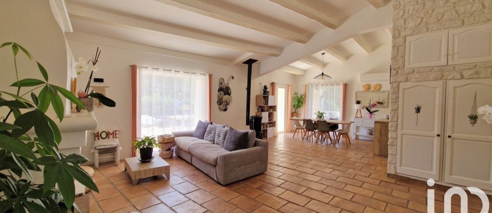 Traditional house 7 rooms of 217 m² in Tourrettes-sur-Loup (06140)