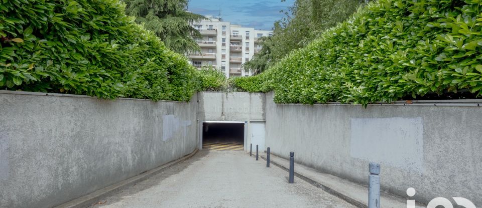 Parking of 13 m² in Les Lilas (93260)