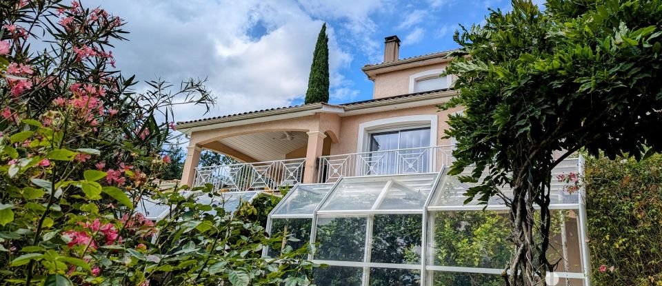 Maison traditionnelle 10 pièces de 267 m² à Montpon-Ménestérol (24700)