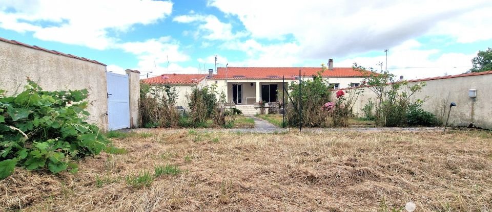 Maison 6 pièces de 137 m² à Saint-Laurent-de-la-Prée (17450)