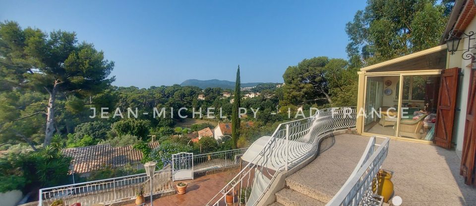 Maison traditionnelle 10 pièces de 258 m² à La Seyne-sur-Mer (83500)