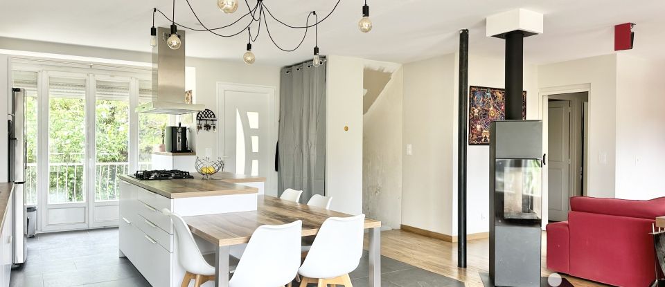 Maison 6 pièces de 160 m² à Beaupuy (31850)