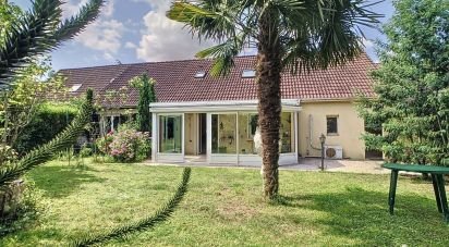 Maison traditionnelle 8 pièces de 140 m² à Montigny-Lencoup (77520)