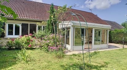 Maison traditionnelle 8 pièces de 140 m² à Montigny-Lencoup (77520)