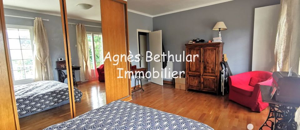 Traditional house 7 rooms of 147 m² in Bures-sur-Yvette (91440)