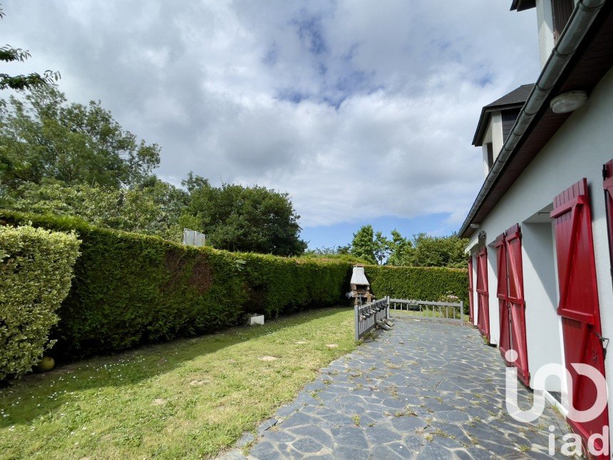 Traditional house 6 rooms of 143 m² in Quettreville-sur-Sienne (50660)