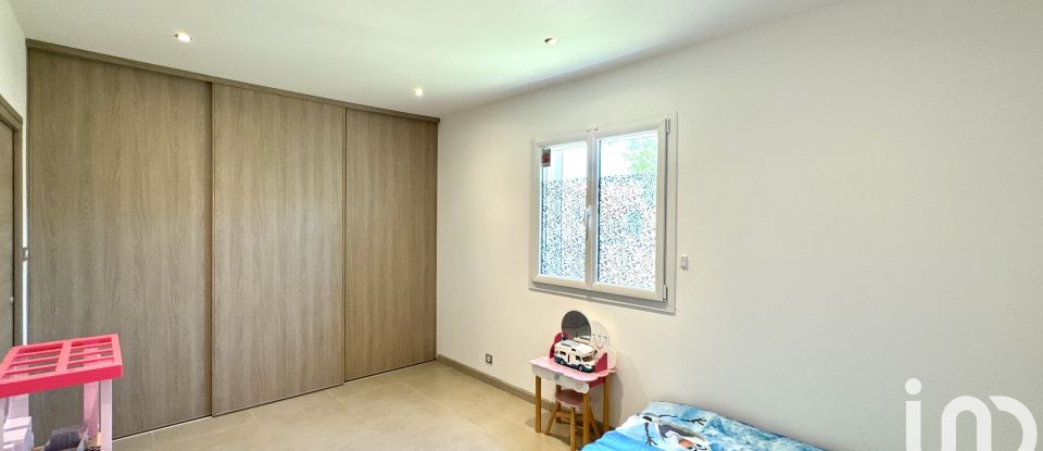 Maison 4 pièces de 120 m² à Saint-Laurent-de-Carnols (30200)