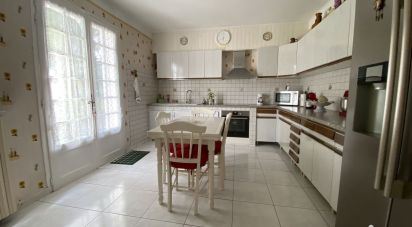 House 4 rooms of 180 m² in Les Angles (30133)