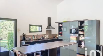 Maison 5 pièces de 158 m² à Mollégès (13940)