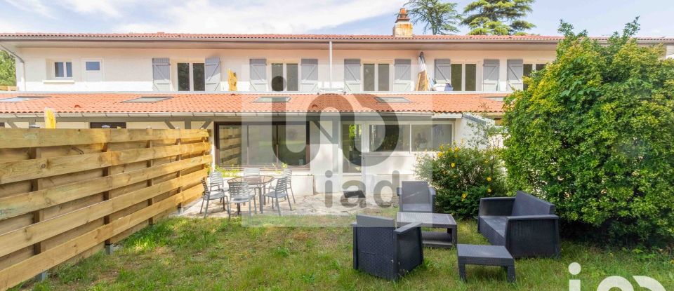 Maison 4 pièces de 95 m² à Azur (40140)