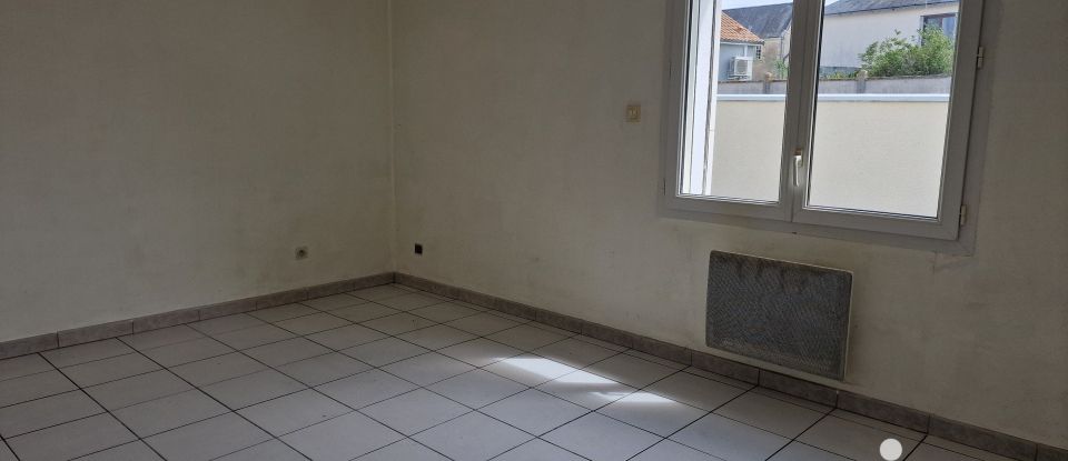 House 3 rooms of 94 m² in LORETZ D'ARGENTON (79290)