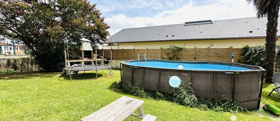 Maison 7 pièces de 186 m² à Argagnon (64300)