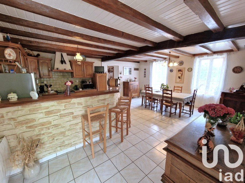 Country house 5 rooms of 113 m² in Archingeay (17380)