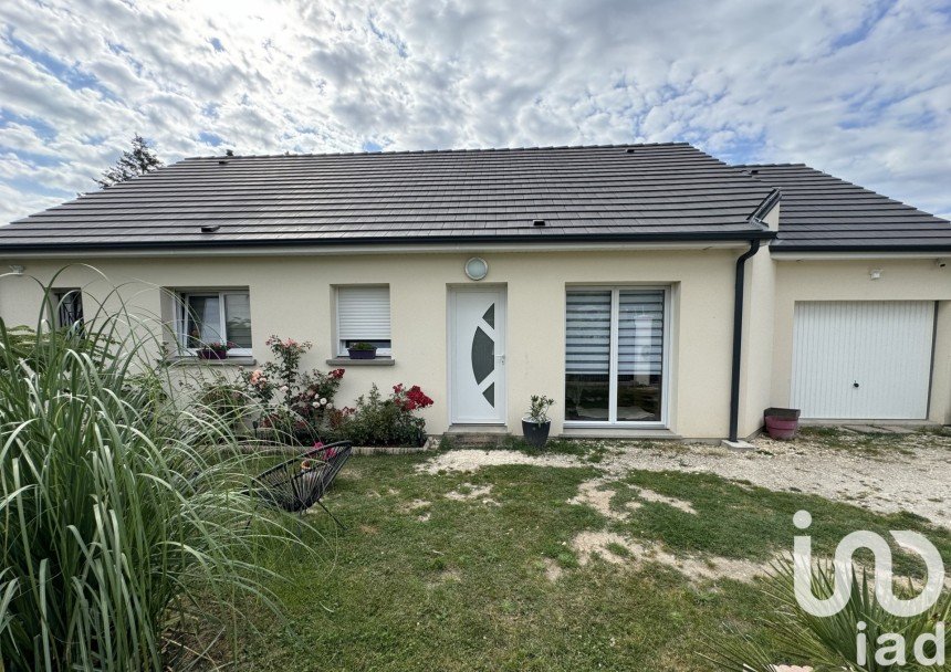 Traditional house 5 rooms of 94 m² in Bray-en-Val (45460)