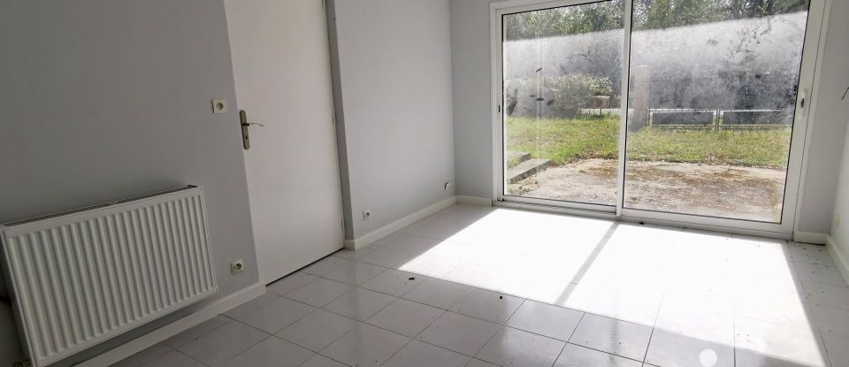 House 3 rooms of 77 m² in Oulches (36800)