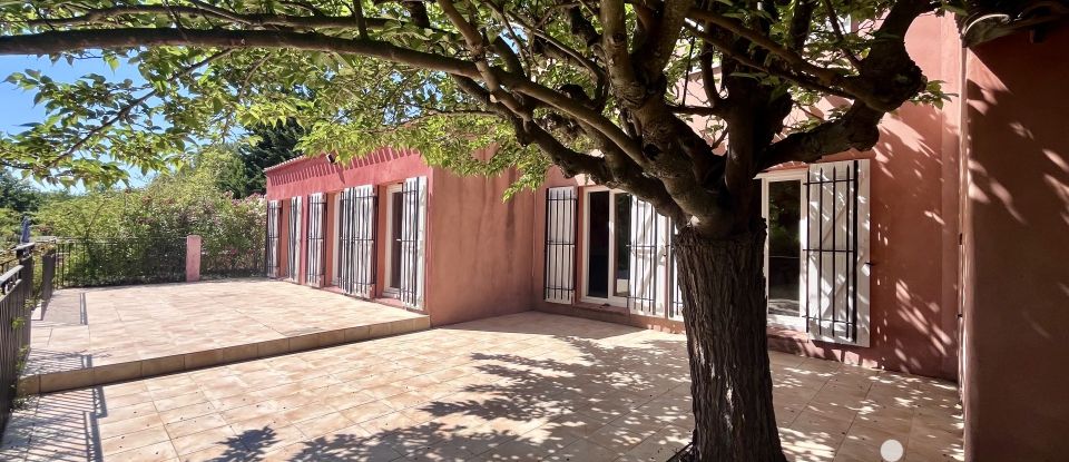 Maison traditionnelle 6 pièces de 195 m² à Châteauneuf-le-Rouge (13790)