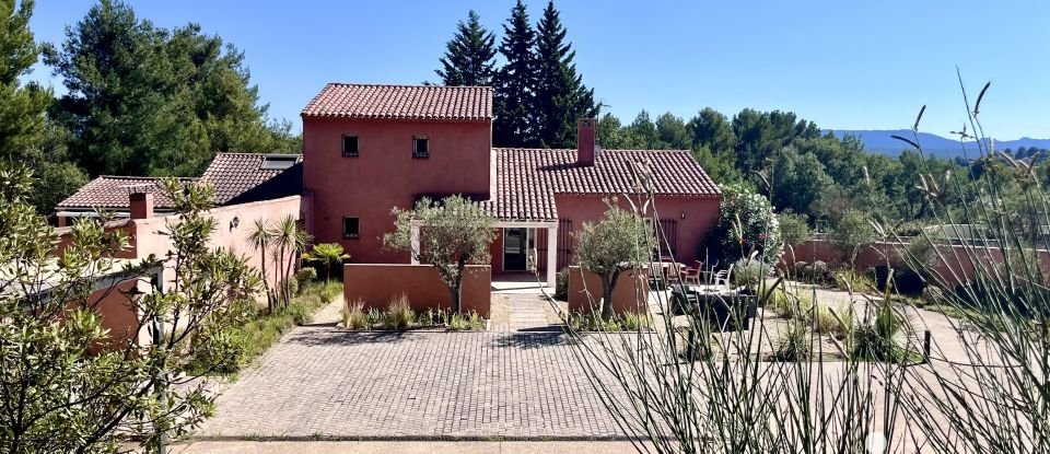 Traditional house 6 rooms of 195 m² in Châteauneuf-le-Rouge (13790)