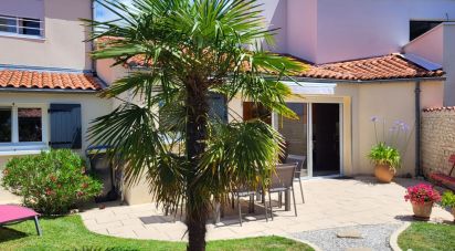 House 6 rooms of 145 m² in La Rochelle (17000)