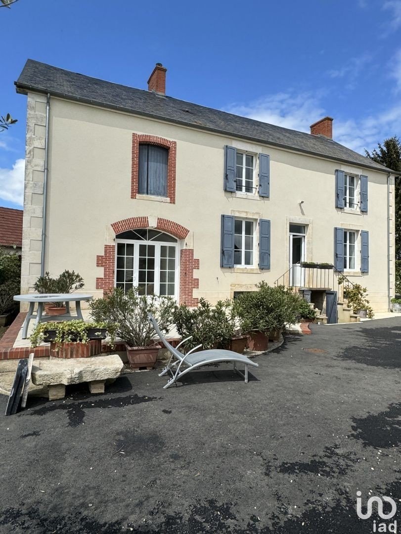 Maison 9 pièces de 260 m² à Senneçay (18340)