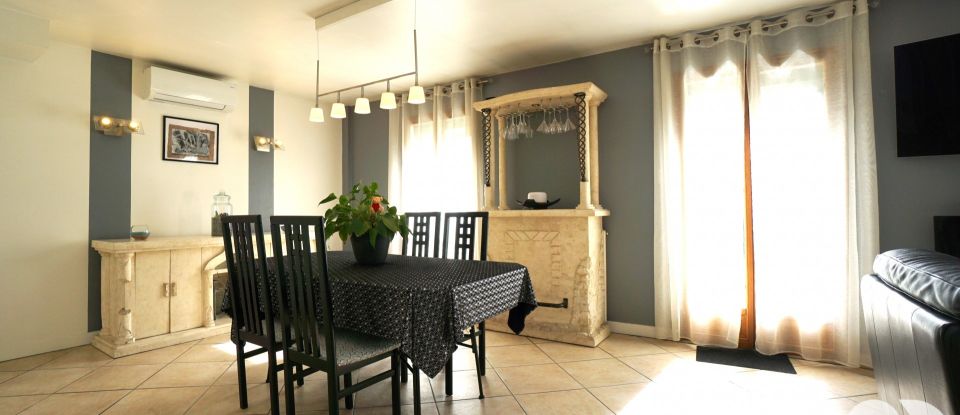 Traditional house 5 rooms of 96 m² in Roissy-en-Brie (77680)