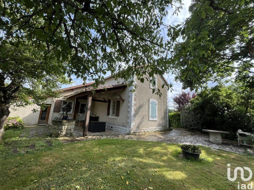 Maison 5 pièces de 120 m² à Nanteuil-en-Vallée (16700)