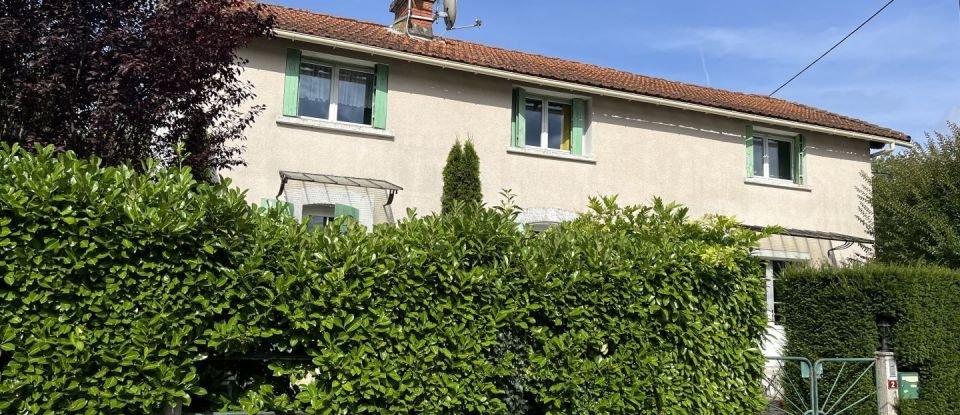 House 5 rooms of 120 m² in Nanteuil-en-Vallée (16700)