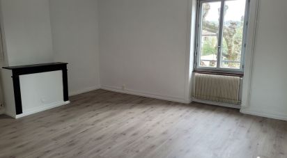 Apartment 3 rooms of 83 m² in Sain-Bel (69210)