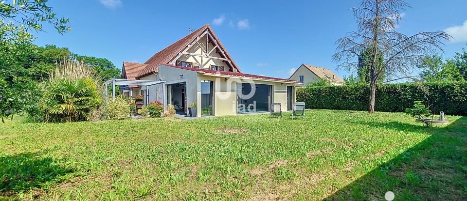 Maison 8 pièces de 235 m² à Favrieux (78200)