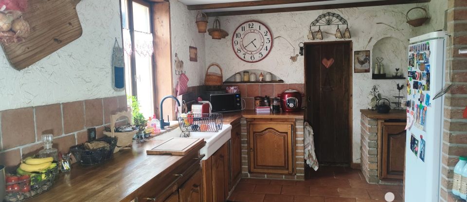 Village house 11 rooms of 165 m² in Luzoir (02500)