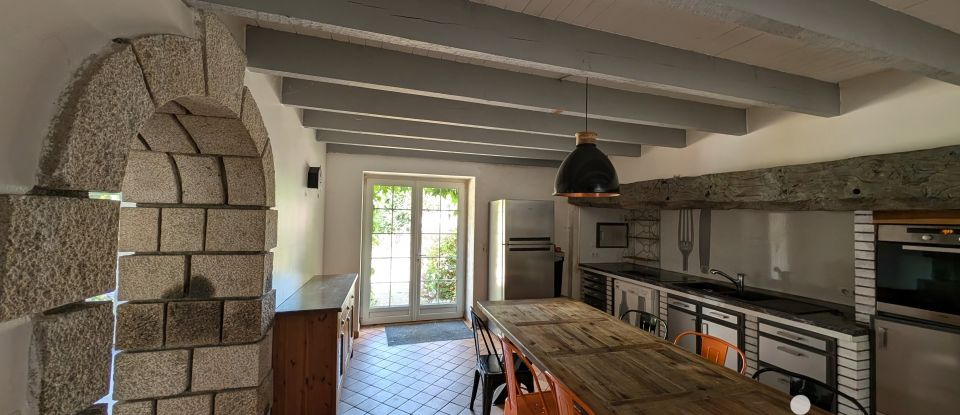 House 8 rooms of 220 m² in Guenrouet (44530)