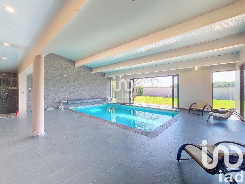 Architect house 8 rooms of 232 m² in Longnes (78980)