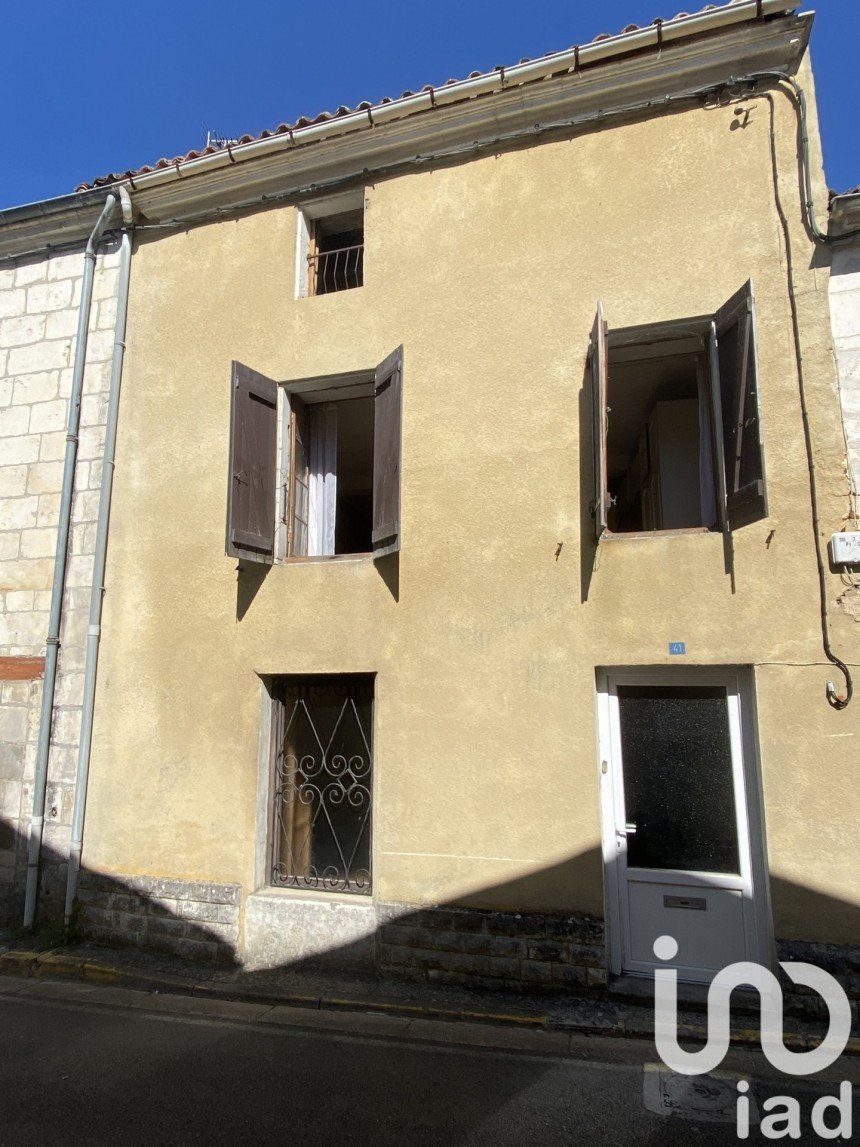 Maison de ville 5 pièces de 211 m² à Taillebourg (17350)