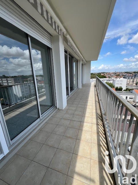 Apartment 3 rooms of 80 m² in La Rochelle (17000)