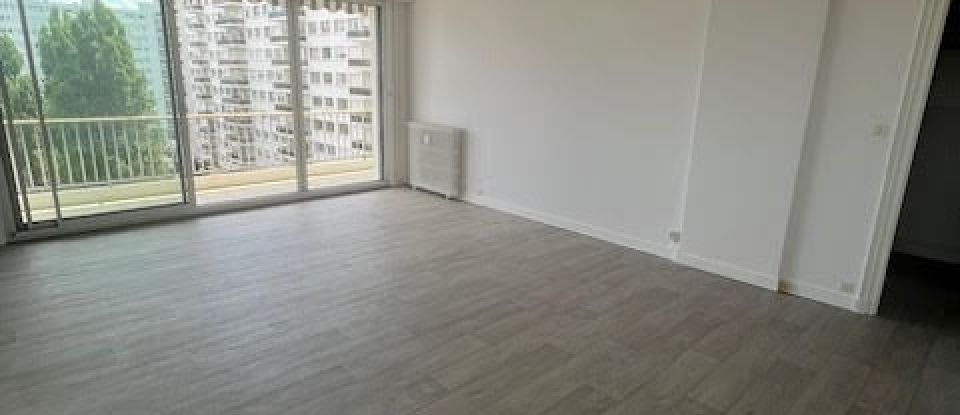 Apartment 3 rooms of 80 m² in La Rochelle (17000)