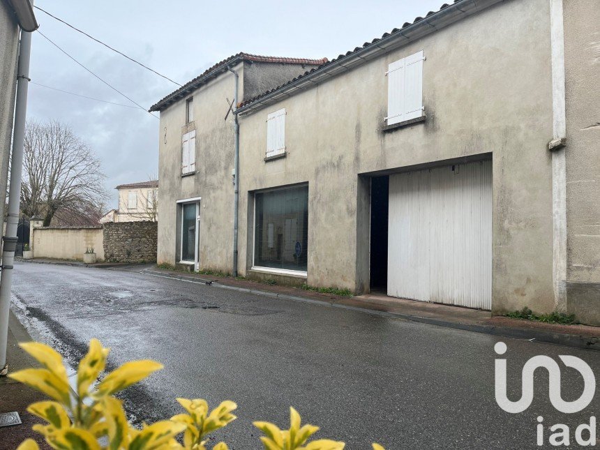 Immeuble de 278 m² à Saint-Claud (16450)