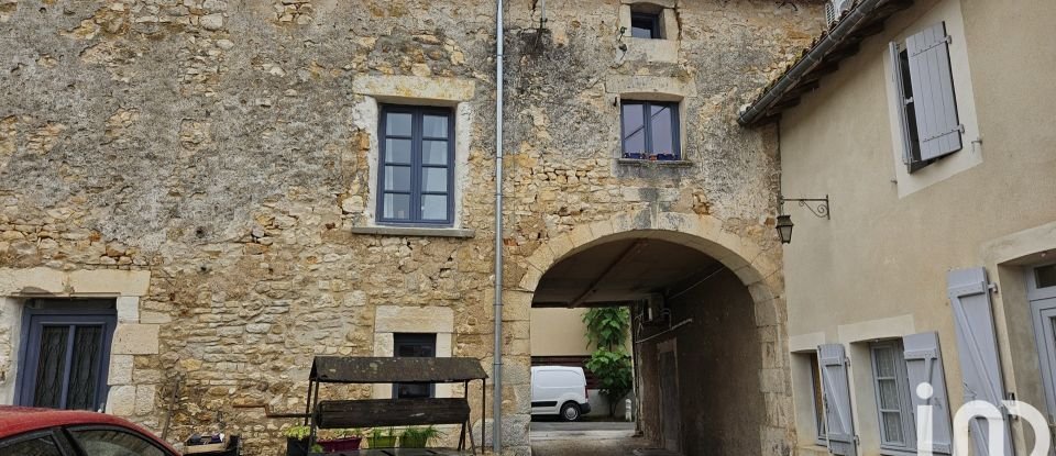 House 5 rooms of 117 m² in La Rochefoucauld (16110)