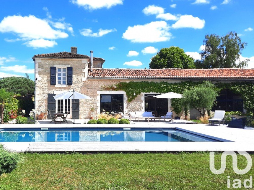 Mansion 17 rooms of 417 m² in Julienne (16200)