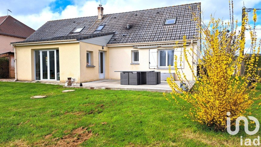 Traditional house 7 rooms of 145 m² in Conie-Molitard (28200)