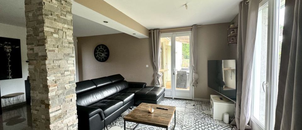 Maison 6 pièces de 160 m² à Lagorce (33230)