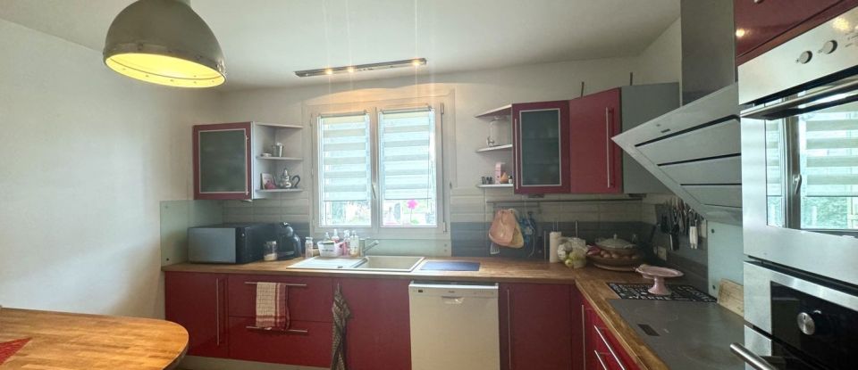 Maison 6 pièces de 160 m² à Lagorce (33230)