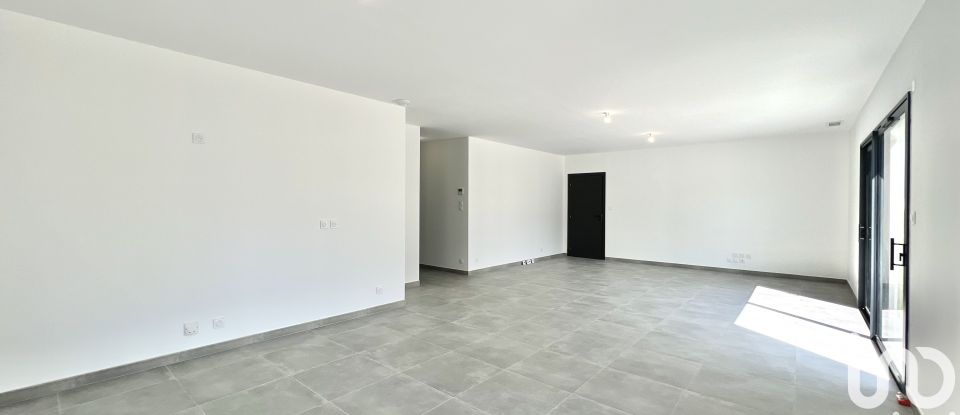 Maison 6 pièces de 111 m² à Saint-Julien-de-Peyrolas (30760)