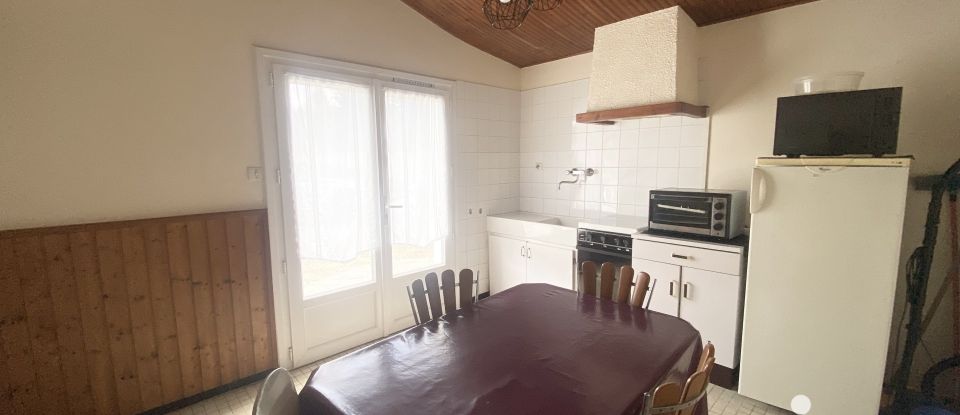 Traditional house 5 rooms of 141 m² in Challans (85300)