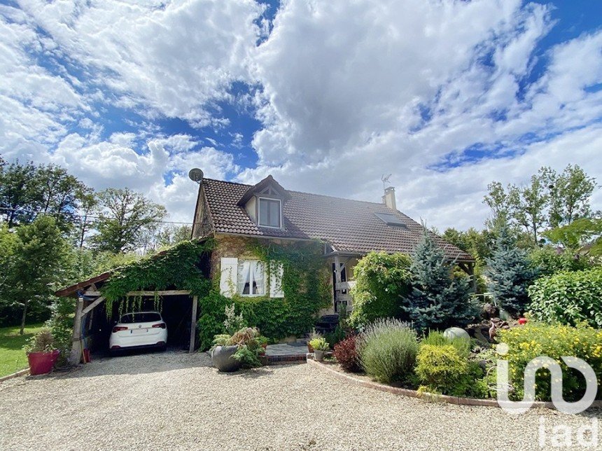 House 6 rooms of 168 m² in Saint-Sauveur-en-Puisaye (89520)