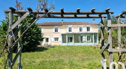 Traditional house 6 rooms of 202 m² in Saint-Cybardeaux (16170)